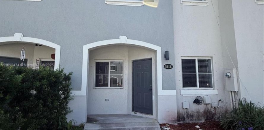 Таунхаус в Хомстед, Флорида 2 спальни, 108.32м2 № 1946232