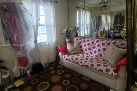 Apartamento en alquiler en Pembroke Pines, Florida, 2 dormitorios, 88.63 m2 № 2030635 - foto 9