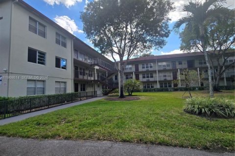 Apartamento en Pembroke Pines, Florida 2 dormitorios, 88.63 m2 № 2030635