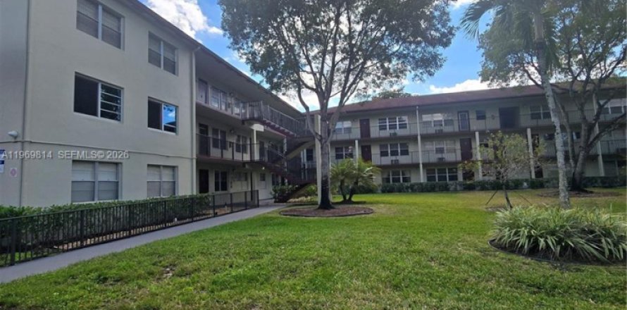Apartamento en Pembroke Pines, Florida 2 dormitorios, 88.63 m2 № 2030635