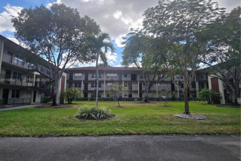 Apartamento en alquiler en Pembroke Pines, Florida, 2 dormitorios, 88.63 m2 № 2030635 - foto 2