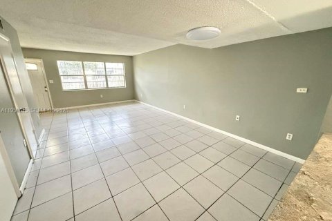 Copropriété à louer à Miami, Floride: 2 chambres, 100.89 m2 № 2017989 - photo 3