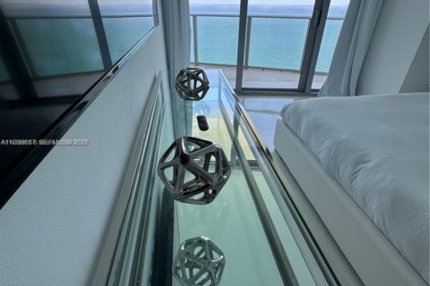 Condo in Hollywood, Florida, 2 bedrooms  № 1996790 - photo 16