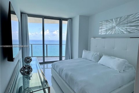 Condo in Hollywood, Florida, 2 bedrooms  № 1996790 - photo 18