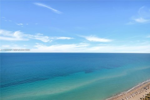 Condo in Hollywood, Florida, 2 bedrooms  № 1996790 - photo 23