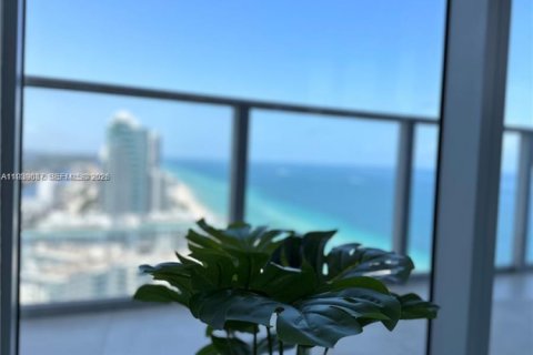 Condo in Hollywood, Florida, 2 bedrooms  № 1996790 - photo 3