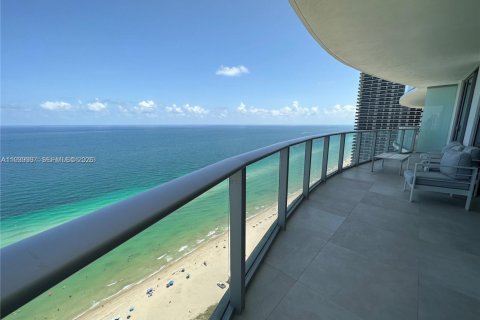 Condo in Hollywood, Florida, 2 bedrooms  № 1996790 - photo 10
