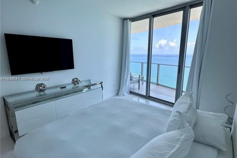 Condo in Hollywood, Florida, 2 bedrooms  № 1996790 - photo 15