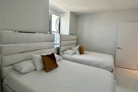 Condo in Hollywood, Florida, 2 bedrooms  № 1996790 - photo 20