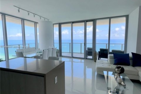 Condo in Hollywood, Florida, 2 bedrooms  № 1996790 - photo 4