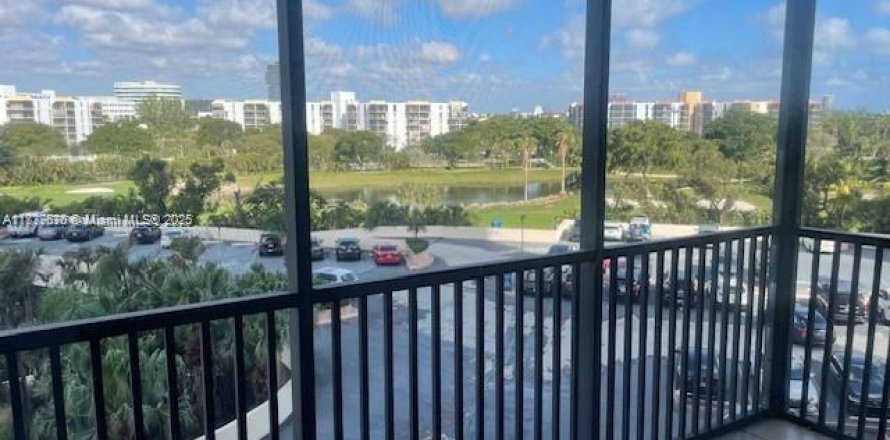 Кондоминиум с 1 спальней в Авентура, Флорида № 1929240