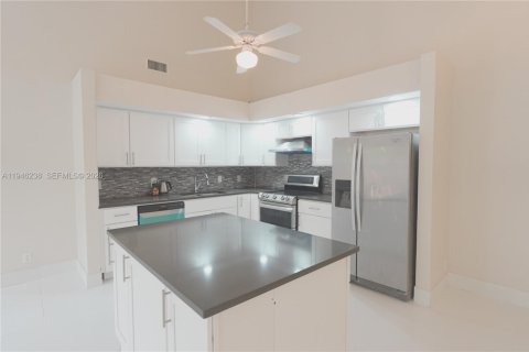 Townhouse in Boca Raton, Florida 2 bedrooms, 125.42 sq.m. № 2002580 - photo 13