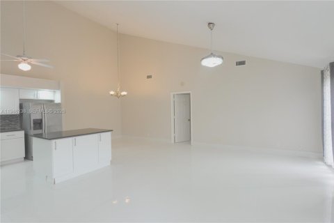 Townhouse in Boca Raton, Florida 2 bedrooms, 125.42 sq.m. № 2002580 - photo 17