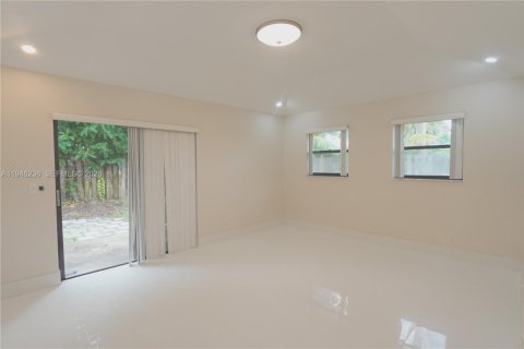 Townhouse in Boca Raton, Florida 2 bedrooms, 125.42 sq.m. № 2002580 - photo 7