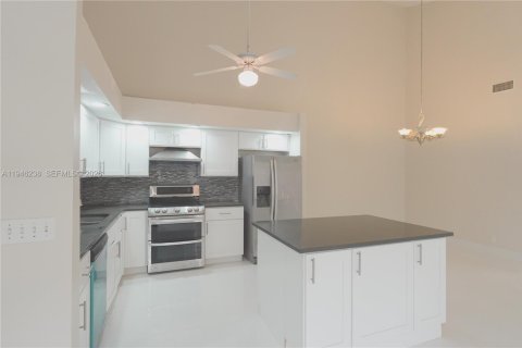 Townhouse in Boca Raton, Florida 2 bedrooms, 125.42 sq.m. № 2002580 - photo 6