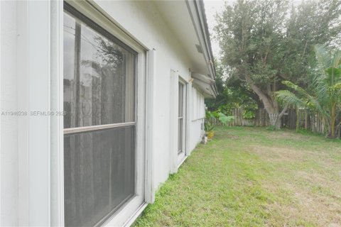 Townhouse in Boca Raton, Florida 2 bedrooms, 125.42 sq.m. № 2002580 - photo 26