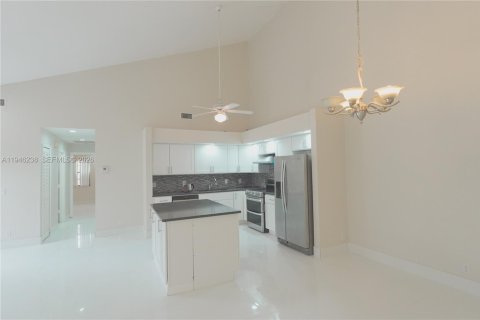 Townhouse in Boca Raton, Florida 2 bedrooms, 125.42 sq.m. № 2002580 - photo 14