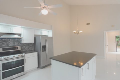 Townhouse in Boca Raton, Florida 2 bedrooms, 125.42 sq.m. № 2002580 - photo 2