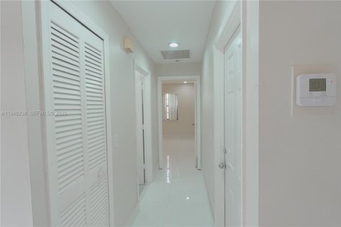 Townhouse in Boca Raton, Florida 2 bedrooms, 125.42 sq.m. № 2002580 - photo 18