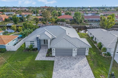 Villa ou maison à vendre à Cape Coral, Floride: 4 chambres, 218.32 m2 № 2252091 - photo 28