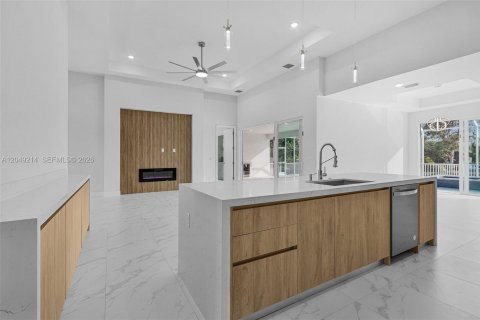 Villa ou maison à vendre à Cape Coral, Floride: 4 chambres, 218.32 m2 № 2252091 - photo 10