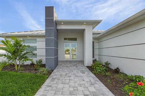 Villa ou maison à Cape Coral, Floride 4 chambres, 218.32 m2 № 2252091