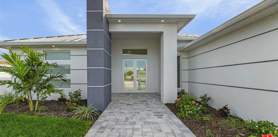 Villa ou maison à Cape Coral, Floride 4 chambres, 218.32 m2 № 2252091