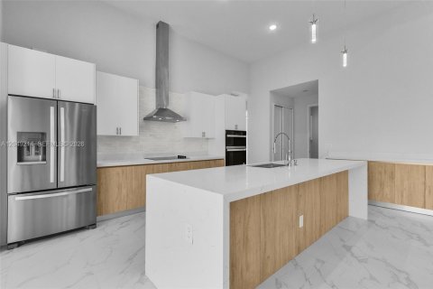 Villa ou maison à vendre à Cape Coral, Floride: 4 chambres, 218.32 m2 № 2252091 - photo 9