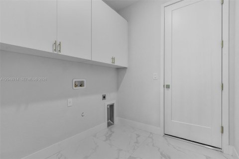 Villa ou maison à vendre à Cape Coral, Floride: 4 chambres, 218.32 m2 № 2252091 - photo 13