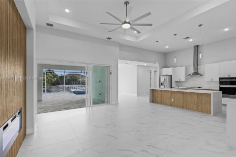 Villa ou maison à vendre à Cape Coral, Floride: 4 chambres, 218.32 m2 № 2252091 - photo 5