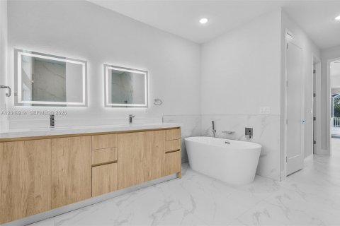 Villa ou maison à vendre à Cape Coral, Floride: 4 chambres, 218.32 m2 № 2252091 - photo 23