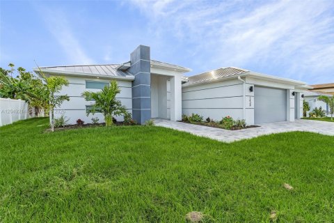 Villa ou maison à vendre à Cape Coral, Floride: 4 chambres, 218.32 m2 № 2252091 - photo 3