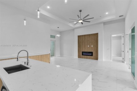 Villa ou maison à vendre à Cape Coral, Floride: 4 chambres, 218.32 m2 № 2252091 - photo 6