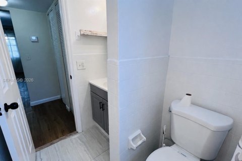 Copropriété à louer à Hallandale Beach, Floride: 1 chambre, 61.13 m2 № 2168998 - photo 11