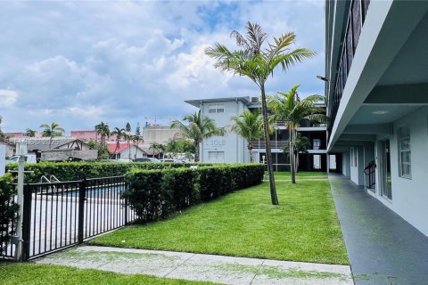 Copropriété à louer à Hallandale Beach, Floride: 1 chambre, 61.13 m2 № 2168998 - photo 18