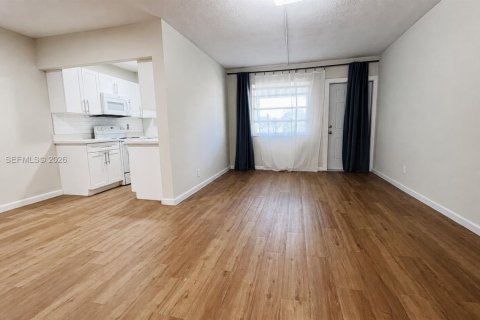 Copropriété à louer à Hallandale Beach, Floride: 1 chambre, 61.13 m2 № 2168998 - photo 2
