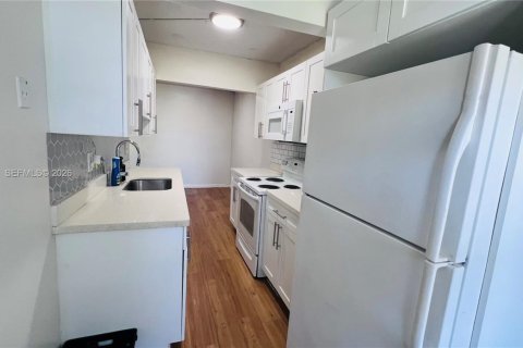 Copropriété à louer à Hallandale Beach, Floride: 1 chambre, 61.13 m2 № 2168998 - photo 9