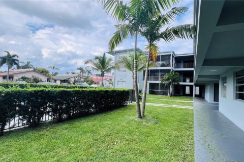 Copropriété à louer à Hallandale Beach, Floride: 1 chambre, 61.13 m2 № 2168998 - photo 17