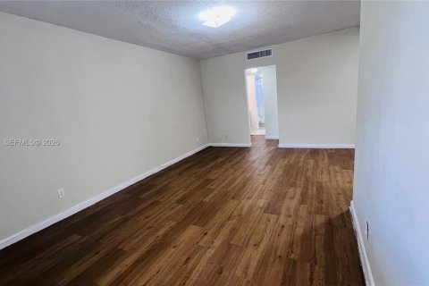 Copropriété à louer à Hallandale Beach, Floride: 1 chambre, 61.13 m2 № 2168998 - photo 7