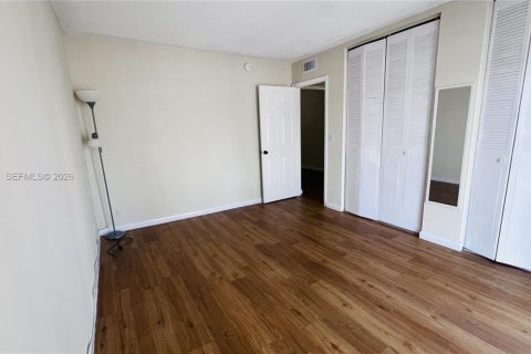 Copropriété à louer à Hallandale Beach, Floride: 1 chambre, 61.13 m2 № 2168998 - photo 13