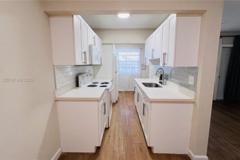 Copropriété à louer à Hallandale Beach, Floride: 1 chambre, 61.13 m2 № 2168998 - photo 8