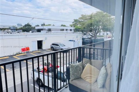 Copropriété à louer à Hallandale Beach, Floride: 1 chambre, 61.13 m2 № 2168998 - photo 16