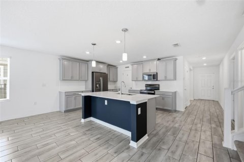 House in Mount Dora, Florida 5 bedrooms, 269.23 sq.m. № 2199866 - photo 9