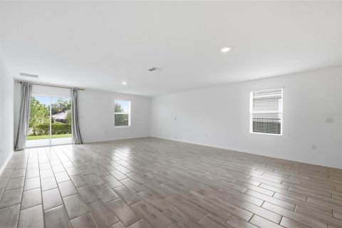 House in Mount Dora, Florida 5 bedrooms, 269.23 sq.m. № 2199866 - photo 14
