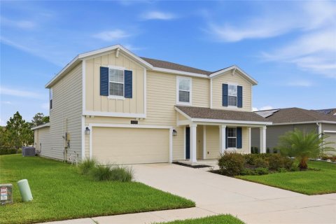 House in Mount Dora, Florida 5 bedrooms, 269.23 sq.m. № 2199866