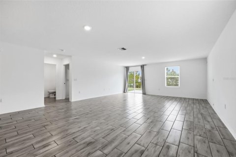 House in Mount Dora, Florida 5 bedrooms, 269.23 sq.m. № 2199866 - photo 15