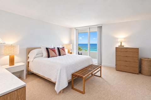 Condo in Highland Beach, Florida, 2 bedrooms  № 2413359 - photo 9