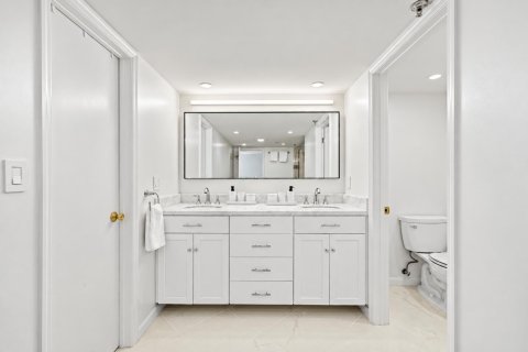 Condo in Highland Beach, Florida, 2 bedrooms  № 2413359 - photo 29