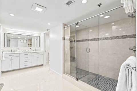 Condo in Highland Beach, Florida, 2 bedrooms  № 2413359 - photo 28