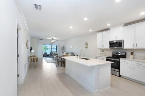 House in San Antonio, Florida 2 bedrooms, 130.53 sq.m. № 1662165 - photo 6